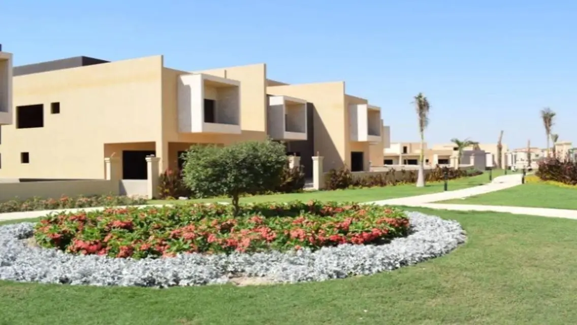 فيلا فاخرة مع حديقة خاصة ومسبح