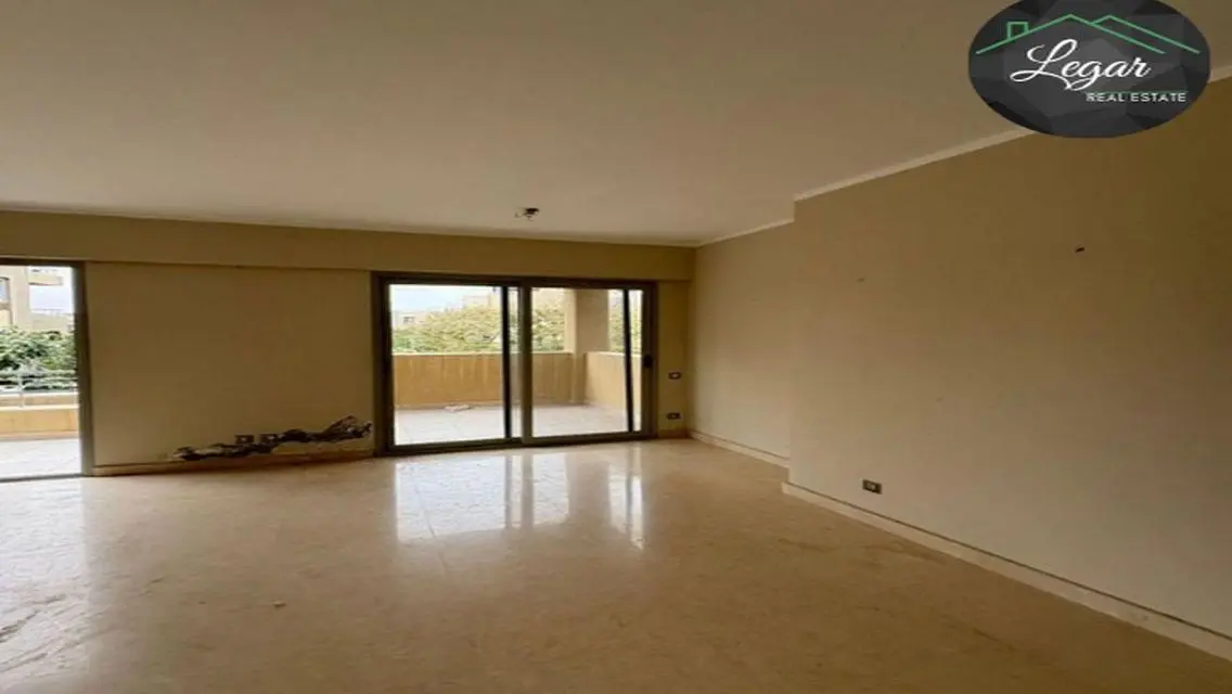 Luxury 4-Bedroom Apartment in Palm Parks
