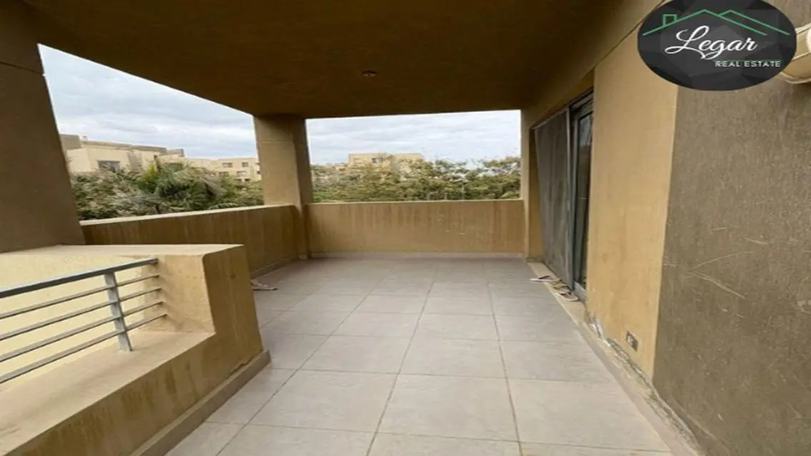 Luxury 4-Bedroom Apartment in Palm Parks