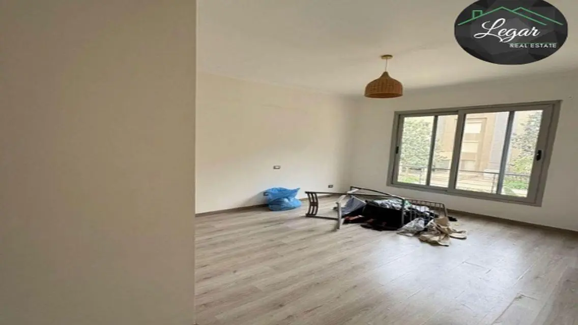 Luxury 4-Bedroom Apartment in Palm Parks