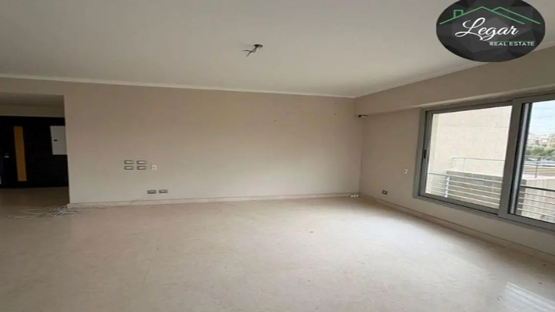 Luxury 4-Bedroom Apartment in Palm Parks