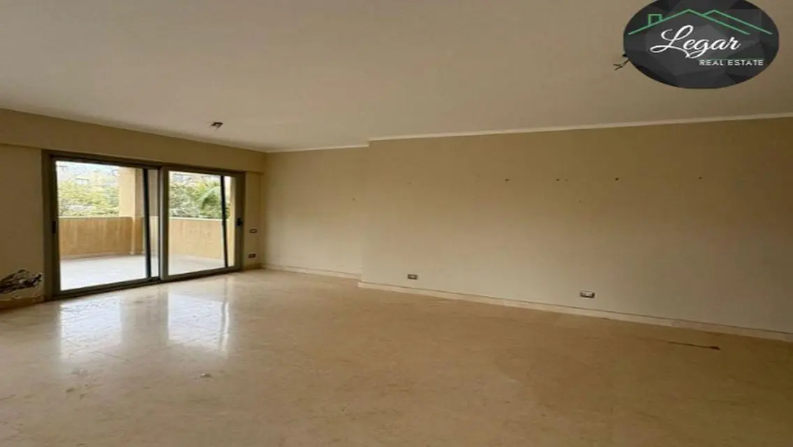 Luxury 4-Bedroom Apartment in Palm Parks