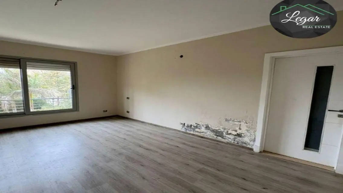 Luxury 4-Bedroom Apartment in Palm Parks