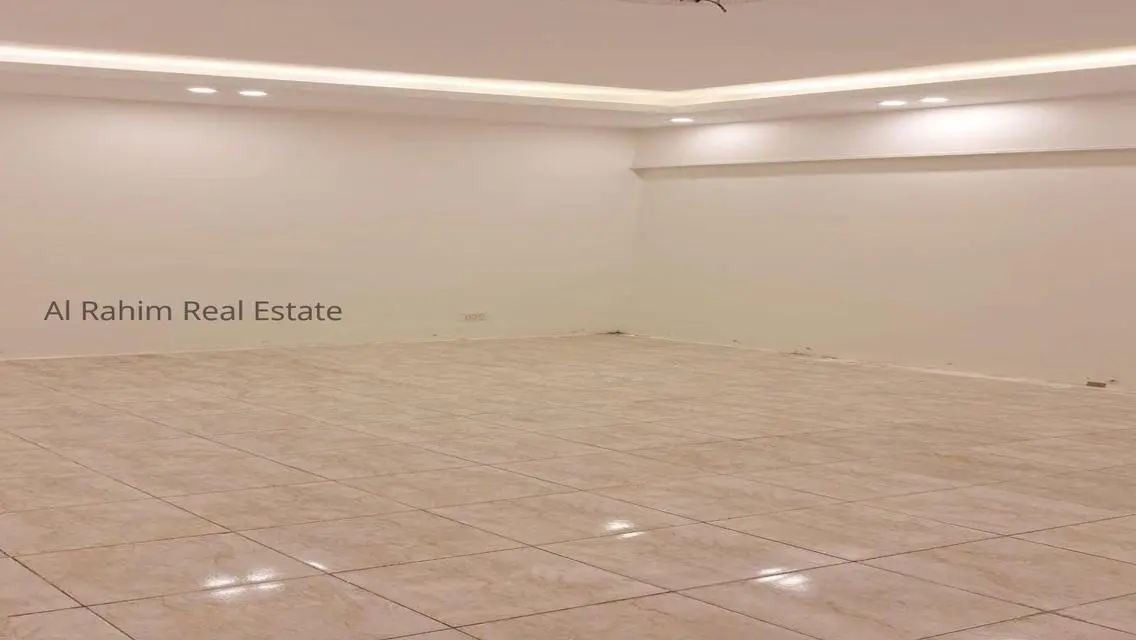 شقة فاخرة للبيع بمساحة واسعة