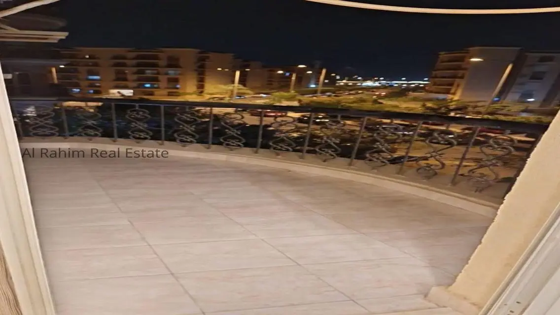 شقة فاخرة للبيع بمساحة واسعة