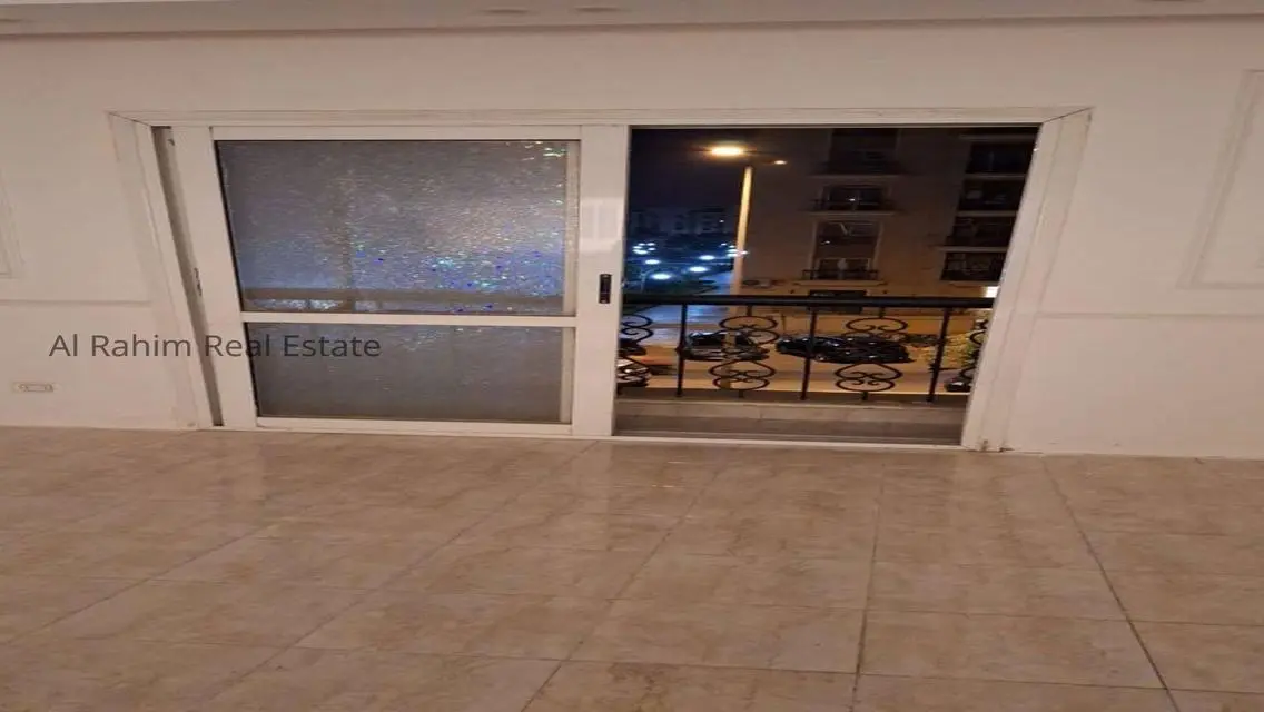 شقة فاخرة للبيع بمساحة واسعة