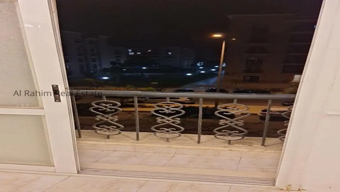 شقة فاخرة للبيع بمساحة واسعة