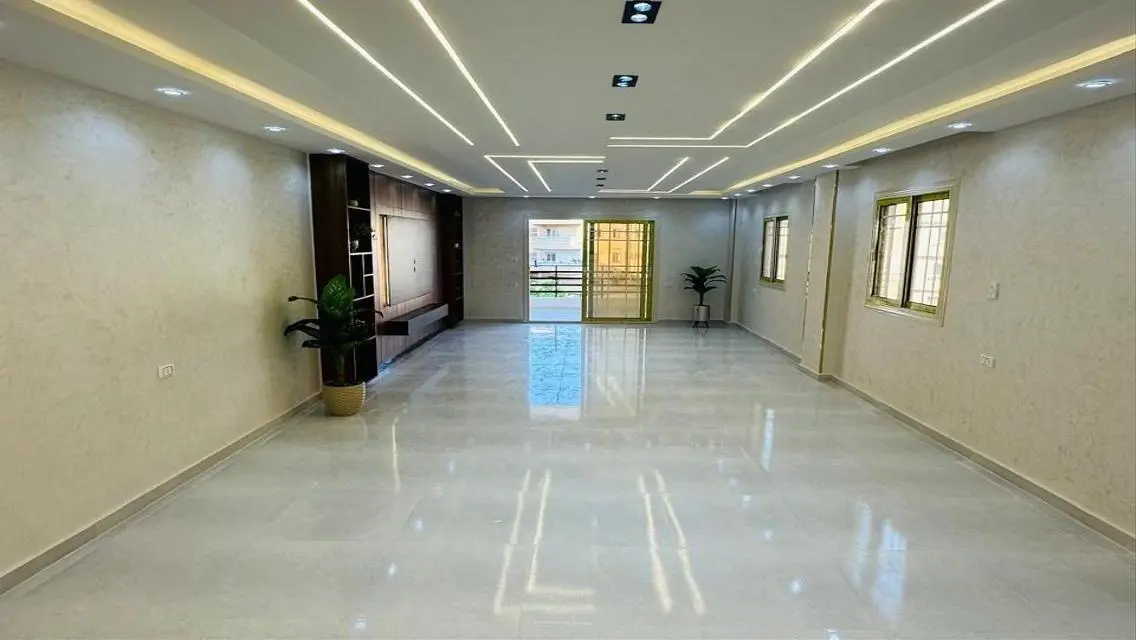 Luxury Apartment with Lake View