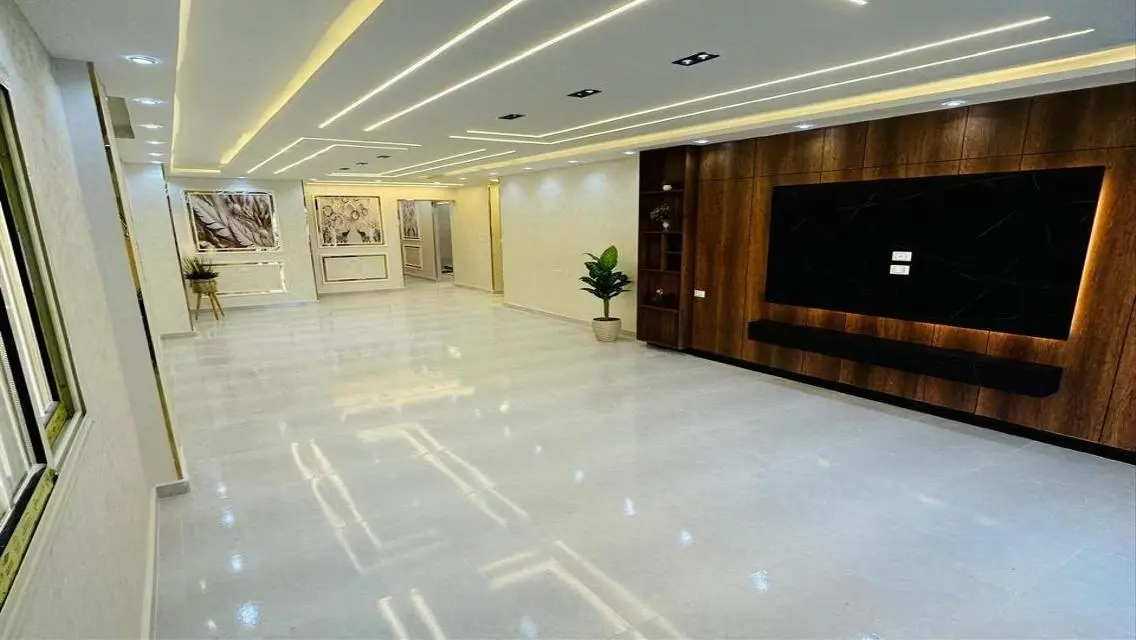 Luxury Apartment with Lake View