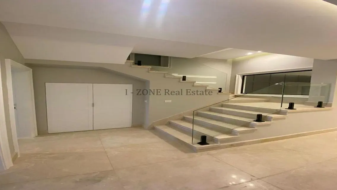 Luxury Apartment in I-Zone - 350 sqm