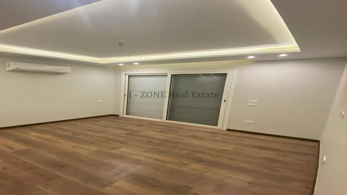 Luxury Apartment in I-Zone - 350 sqm