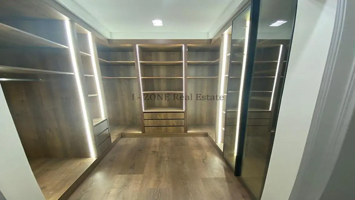 Luxury Apartment in I-Zone - 350 sqm