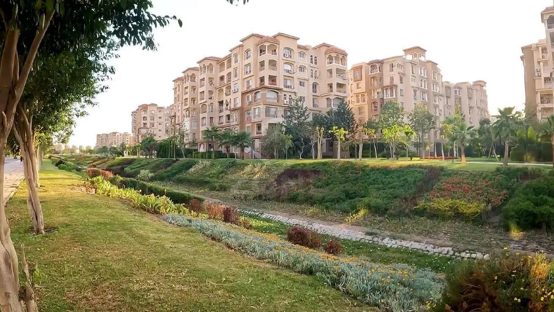 حديقة ثلاثية الموسم للبيع