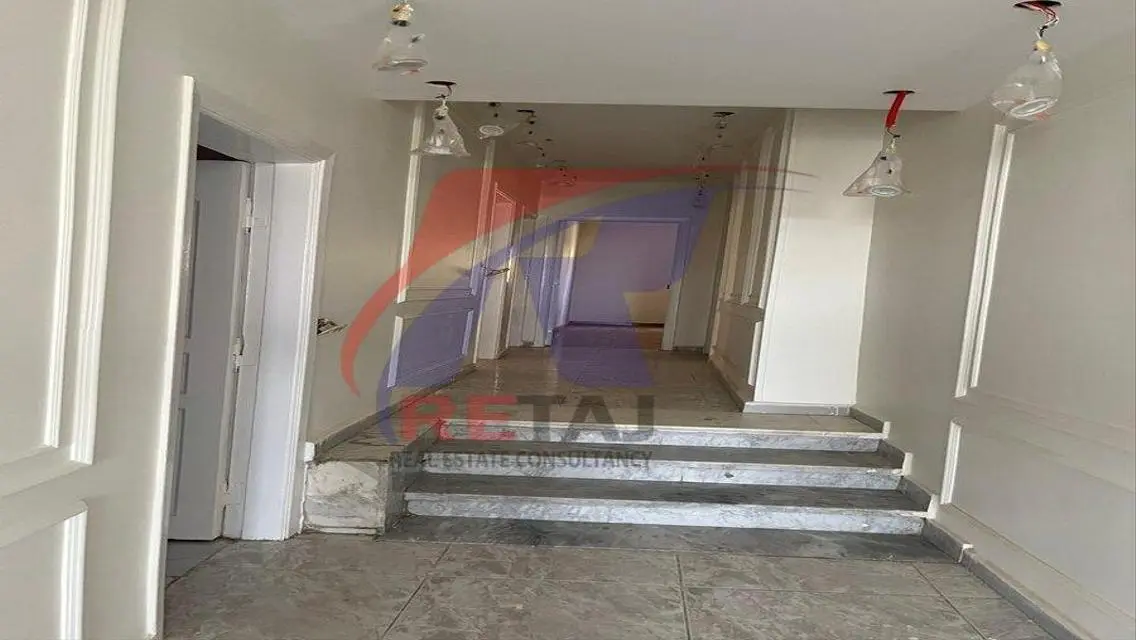 شقة فاخرة للبيع بمساحة واسعة ووسائل راحة متكاملة
