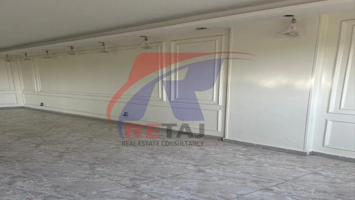 شقة فاخرة للبيع بمساحة واسعة ووسائل راحة متكاملة