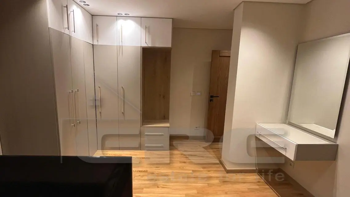 Luxurious Villa with Extensive Amenities for Sale