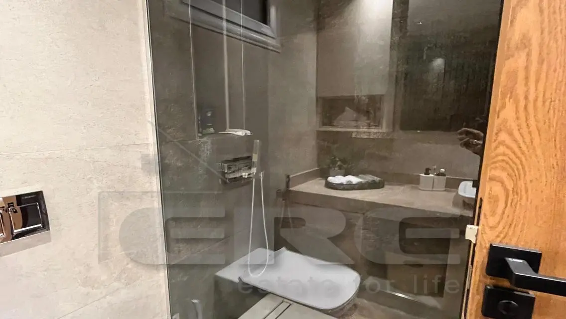 Luxurious Villa with Extensive Amenities for Sale