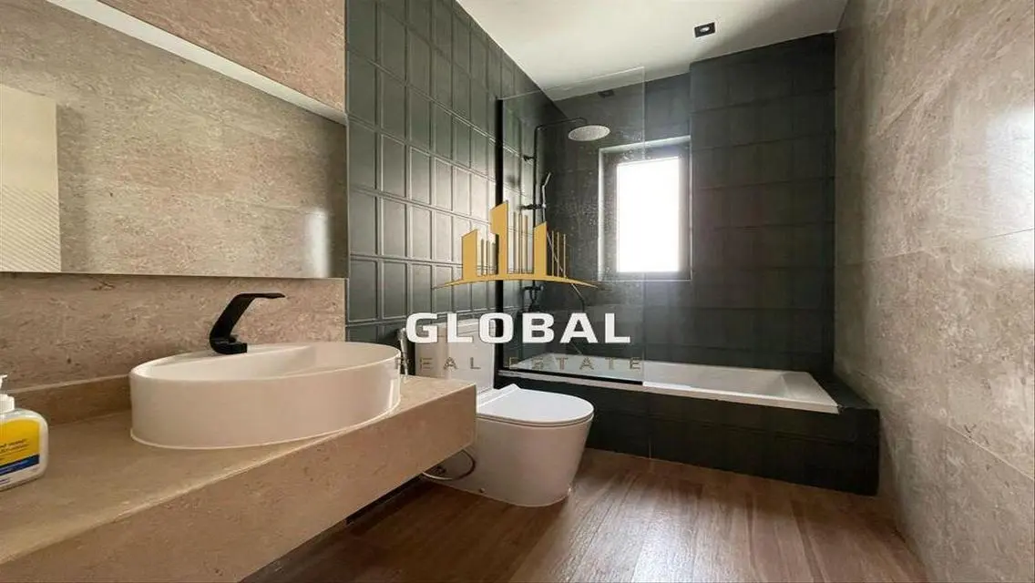 شقة فاخرة بتصميم عصري في منطقة البحيرة