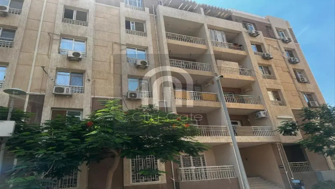 شقة للبيع في ب7-96 بجوار سيتي غيت