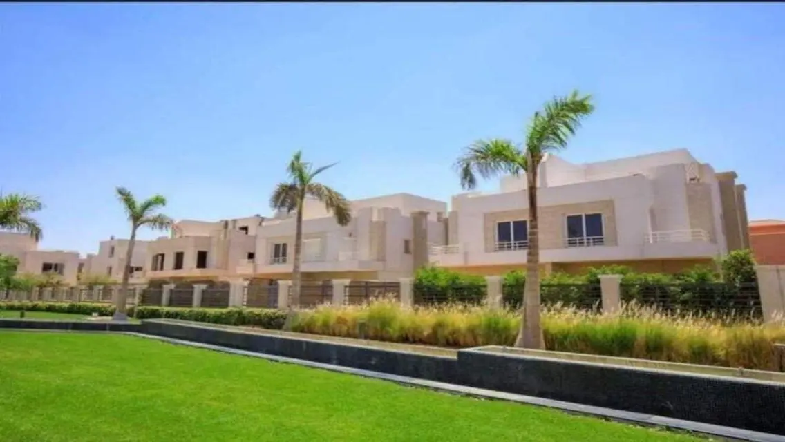 Luxurious Apartment in Sheikh Zayed with Private Garden and Pool