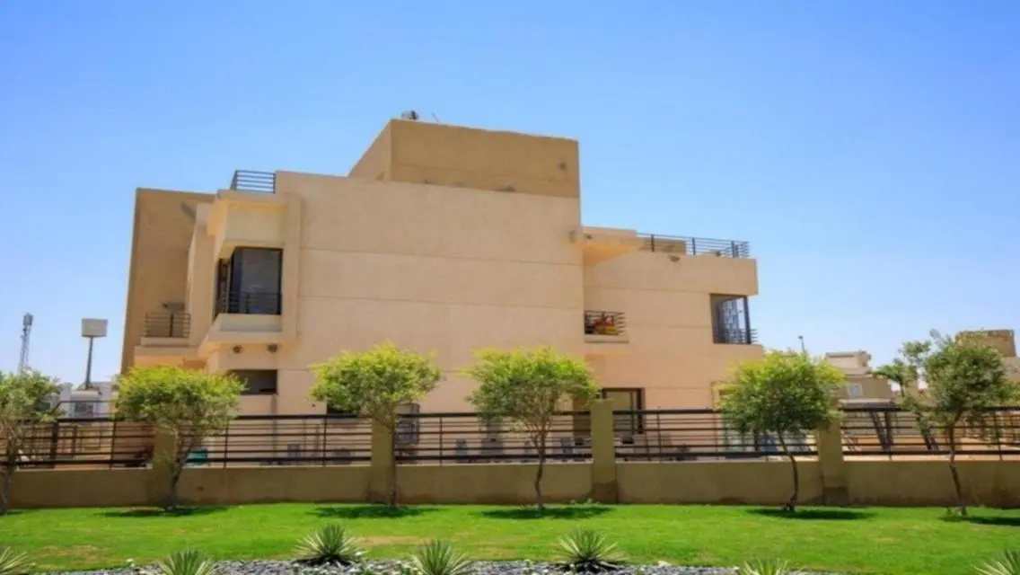 Luxurious Apartment in Sheikh Zayed with Private Garden and Pool