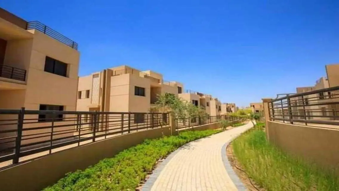 Luxurious Apartment in Sheikh Zayed with Private Garden and Pool