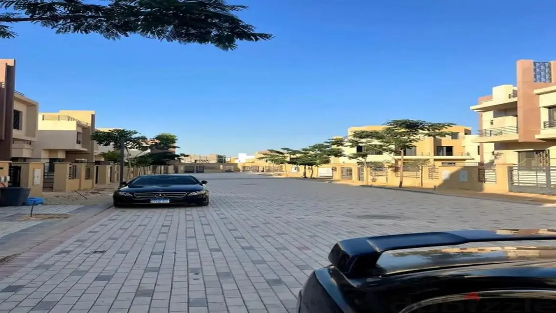 Luxurious Apartment in Sheikh Zayed with Private Garden and Pool