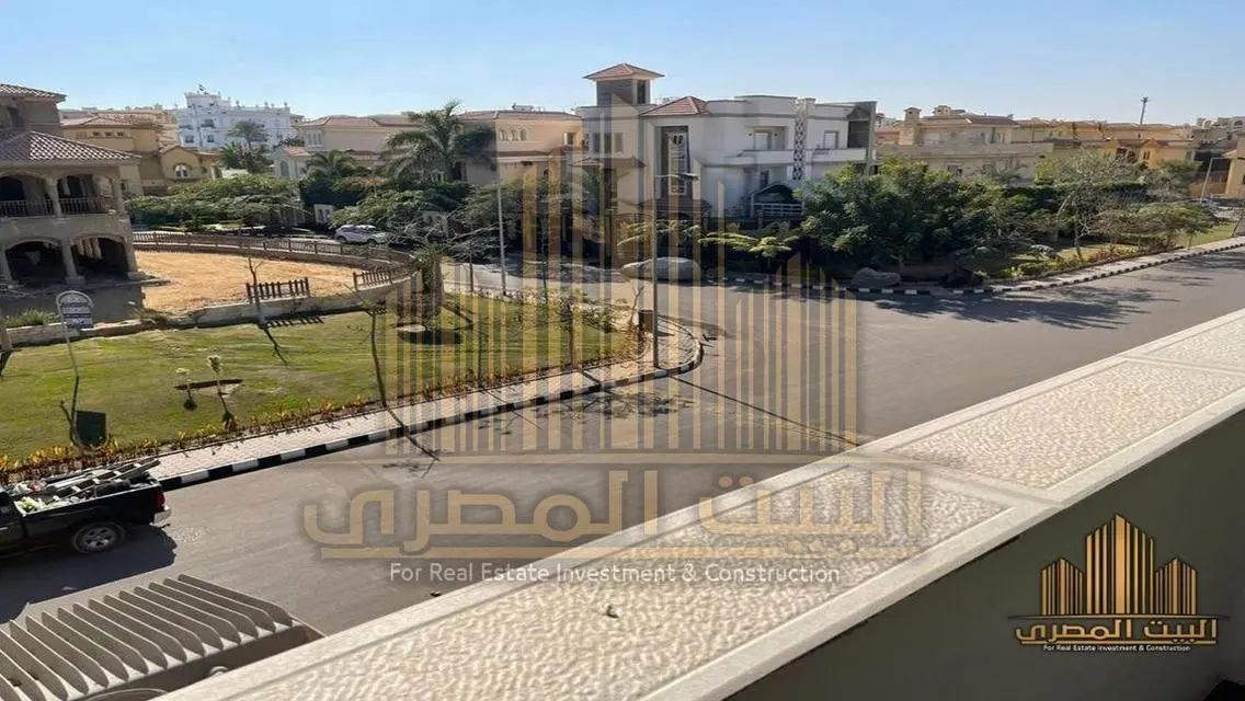 فيلا فاخرة للبيع بمساحة واسعة ومرافق متكاملة