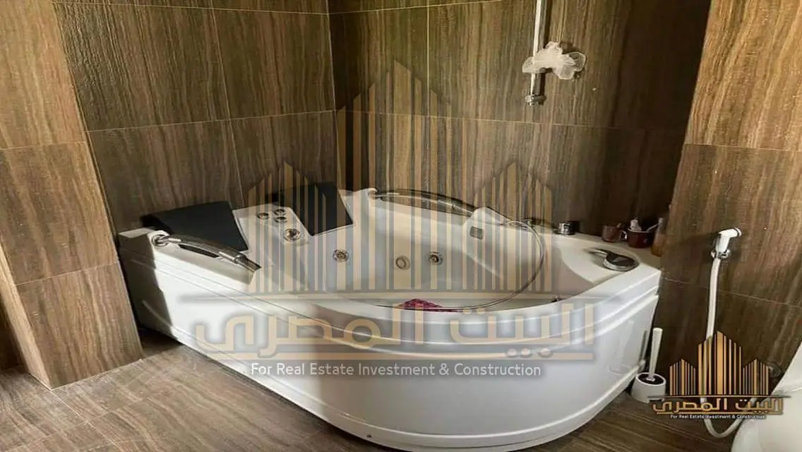 فيلا فاخرة للبيع بمساحة واسعة ومرافق متكاملة