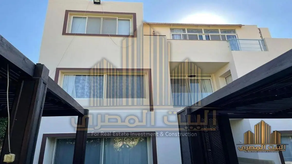 فيلا فاخرة للبيع بمساحة واسعة ومرافق متكاملة