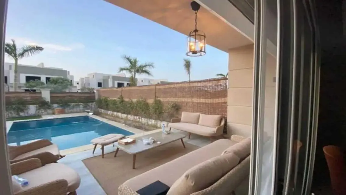 Luxury Apartment in Cleopatra Square – October