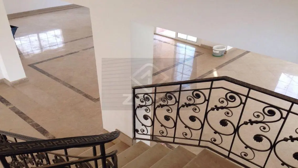 Luxury Apartment with Private Garden in E-4-4