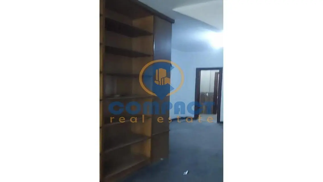شقة رائعة بمساحة 250 متر مع حديقة خاصة