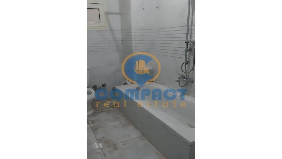شقة رائعة بمساحة 250 متر مع حديقة خاصة