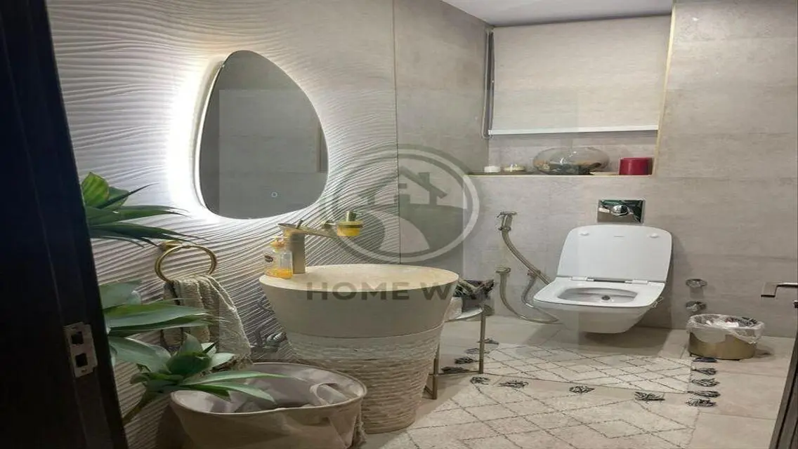 شقة أنيقة بخمسة غرف نوم في موقع متميز