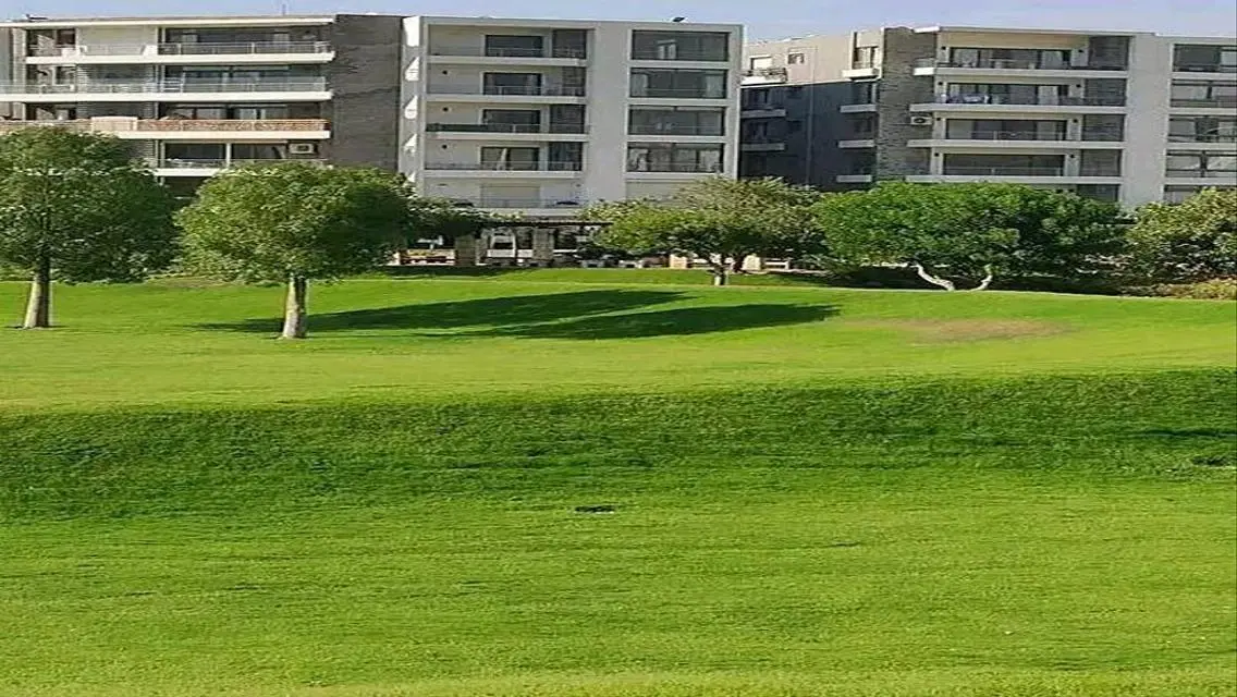 شقه ارضى 208م بجاردن على 8 سنين فى تاج سيتى