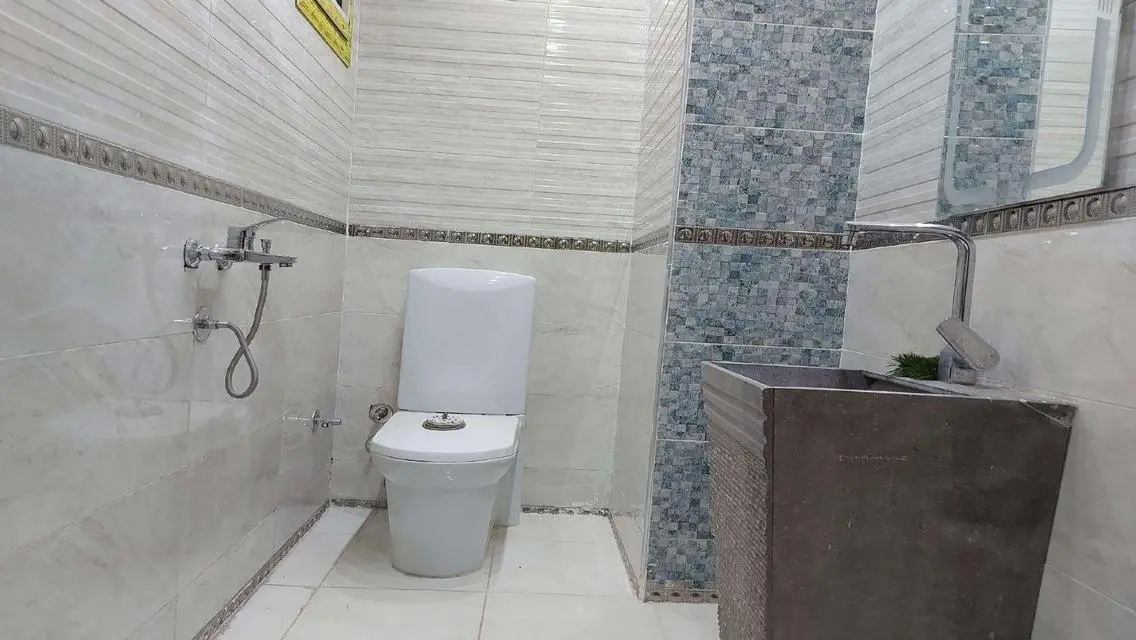 شقة راقية 3 غرف نوم مع حديقة خاصة