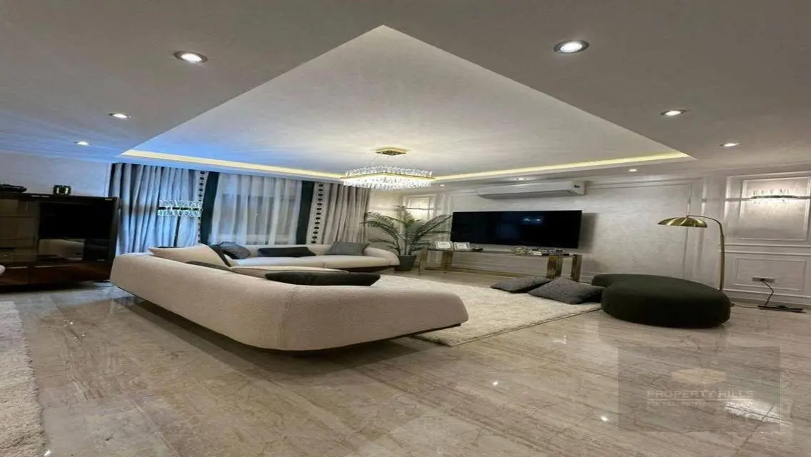 Luxury Apartment with Private Garden and Pool