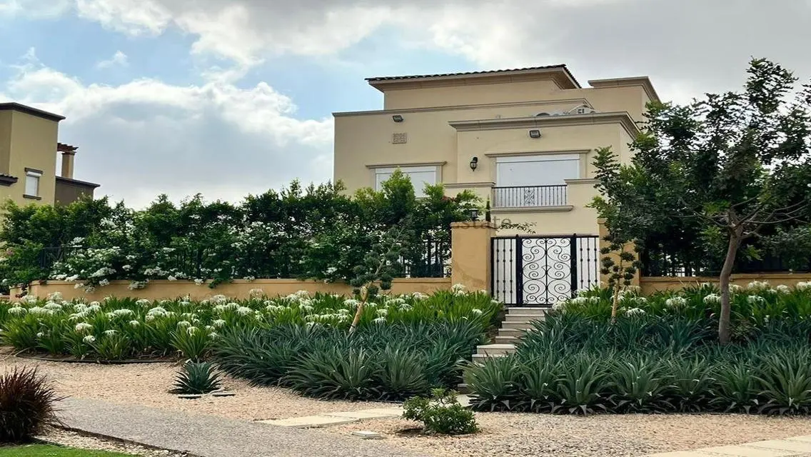 Luxurious Apartment in Mivida - 450 Sqm