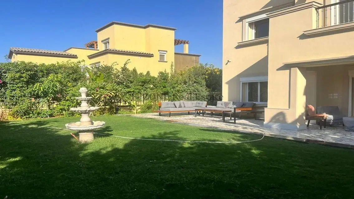 Luxurious Apartment in Mivida - 450 Sqm