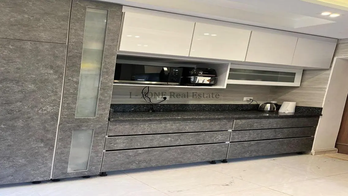 Luxurious Apartment in Mivida - 450 Sqm