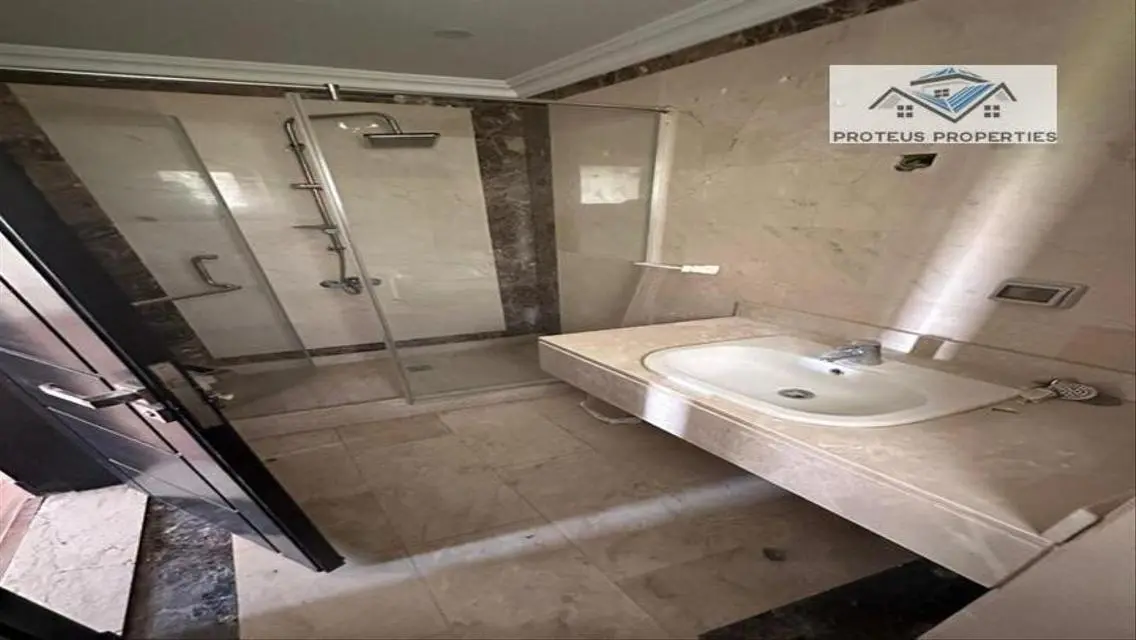 Luxury Villa for Sale with 750 Square Meters in the Heart of the City