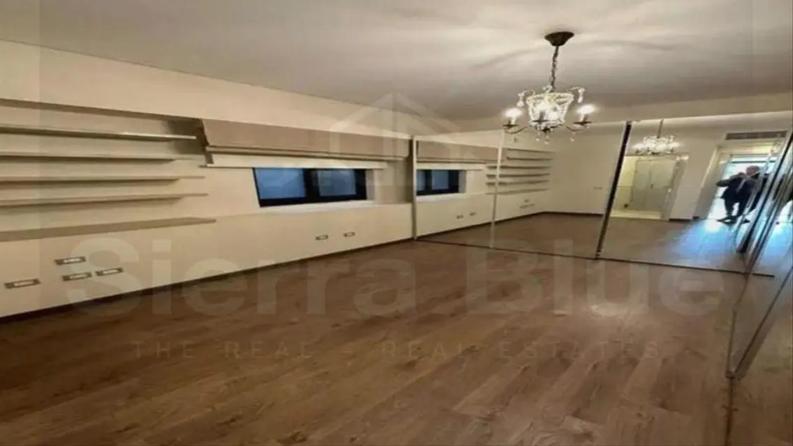 وحدة سكنية فاخرة في موقع مميز