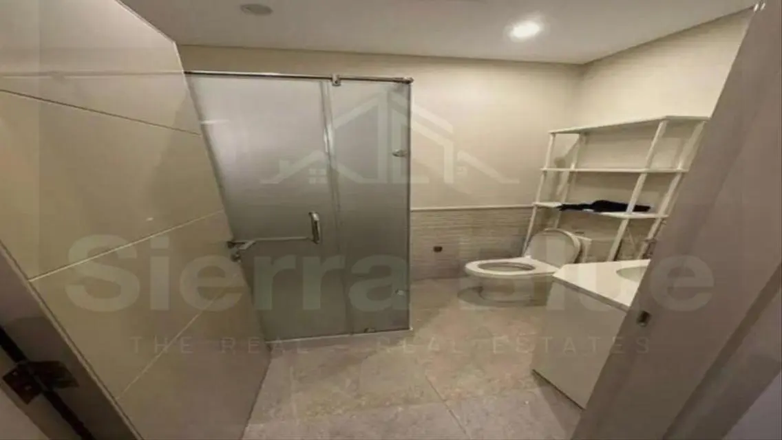 وحدة سكنية فاخرة في موقع مميز