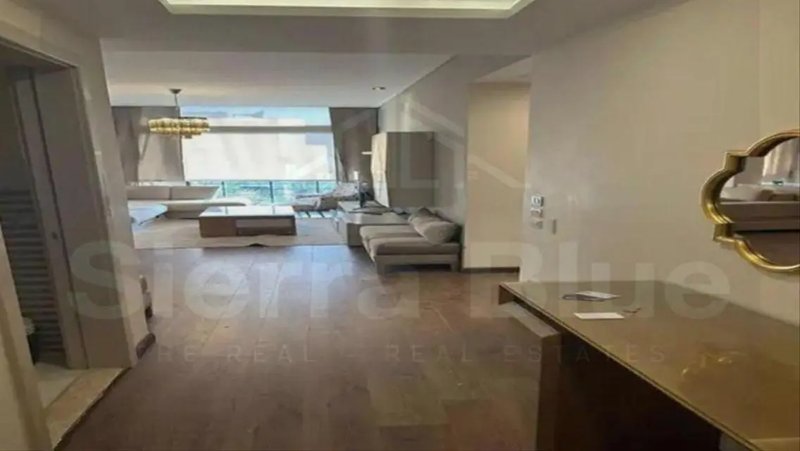 وحدة سكنية فاخرة في موقع مميز