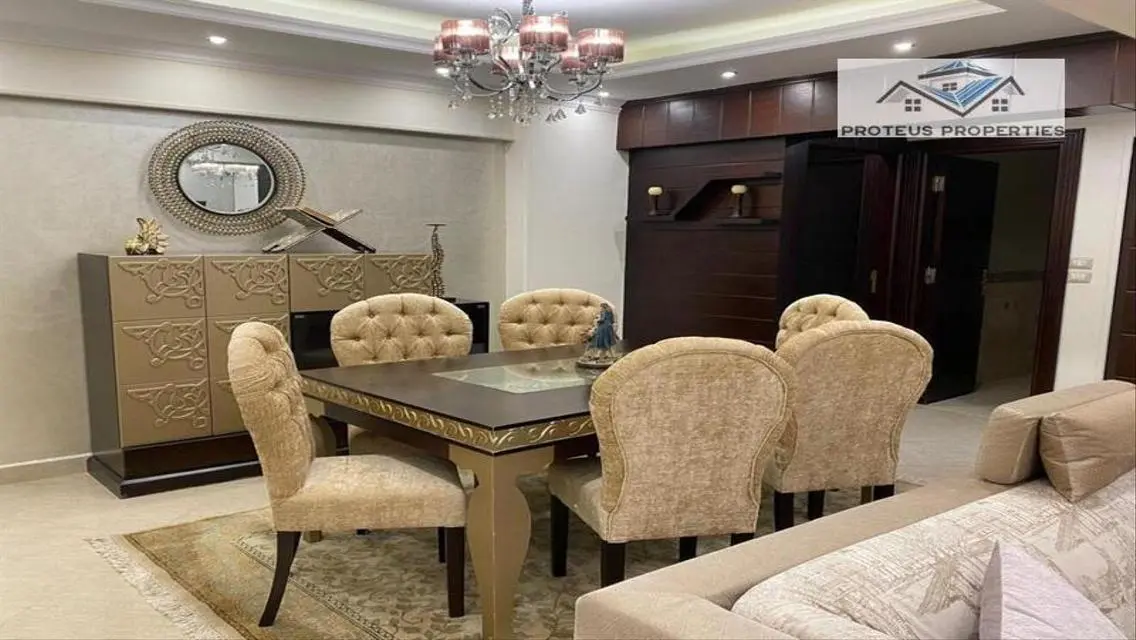 شقة مذهلة بمساحة شاسعة بسعر مغري في قلب المدينة