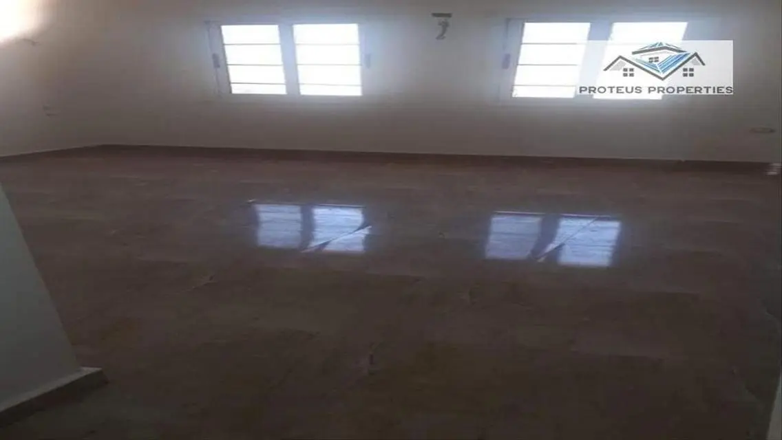 شقة مذهلة مع شرفة للإيجار بسعر مناسب