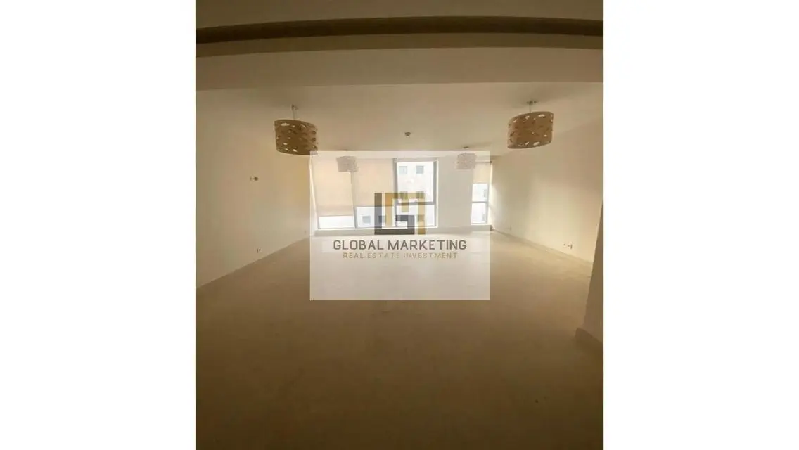 Stylish Apartment with 750 m² and Covered Parking