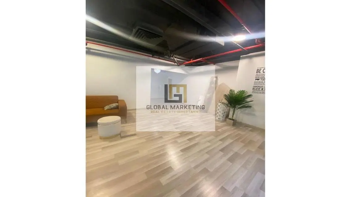 Stylish Apartment with 750 m² and Covered Parking
