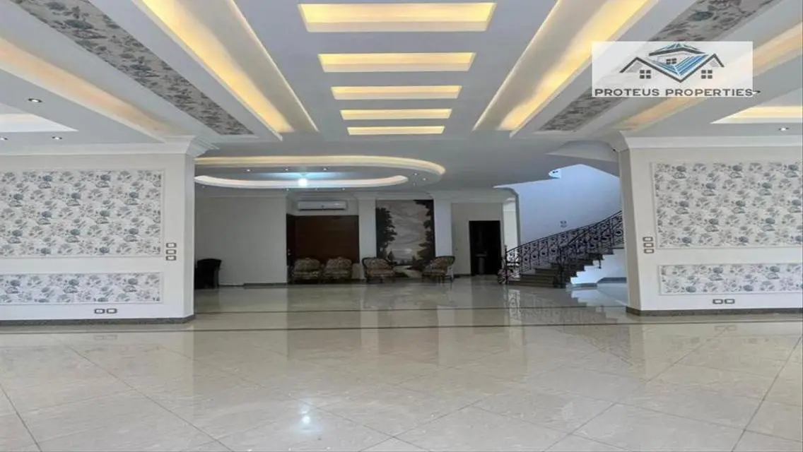 فيلا فاخرة للبيع بسعر 120000